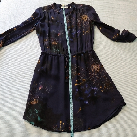 Aritzia Babaton 100% silk 3/4 sleeve button down Bennett Dress - Picture 14 of 14